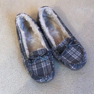 Kids/Girl’s Airwalk Plaid Slippers with Fur Size 4